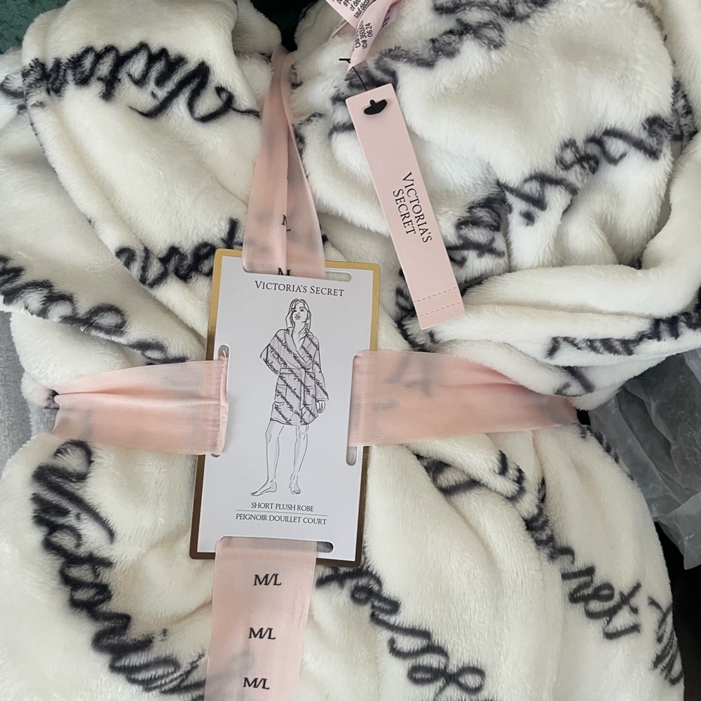 Victoria’s Secret Short Robe White